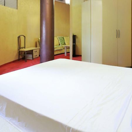 Hotel Gjuta Тирана Екстериор снимка