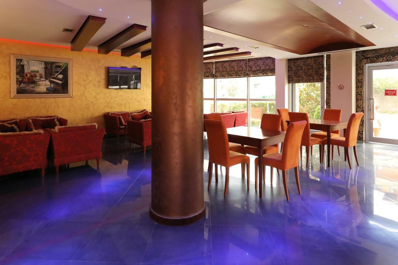 Hotel Gjuta Тирана Екстериор снимка