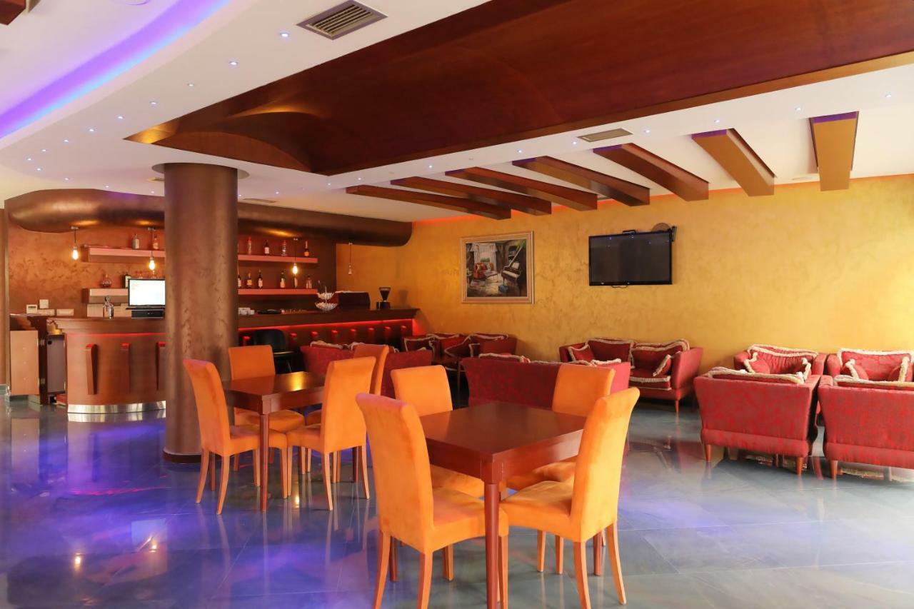 Hotel Gjuta Тирана Екстериор снимка