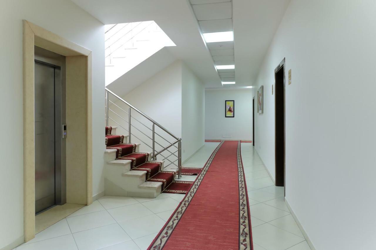 Hotel Gjuta Тирана Екстериор снимка