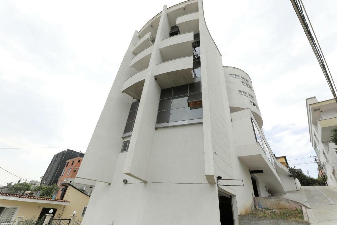 Hotel Gjuta Тирана Екстериор снимка