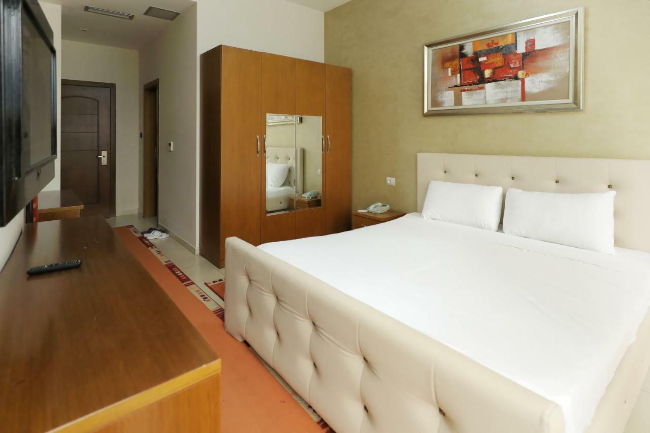 Hotel Gjuta Тирана Екстериор снимка