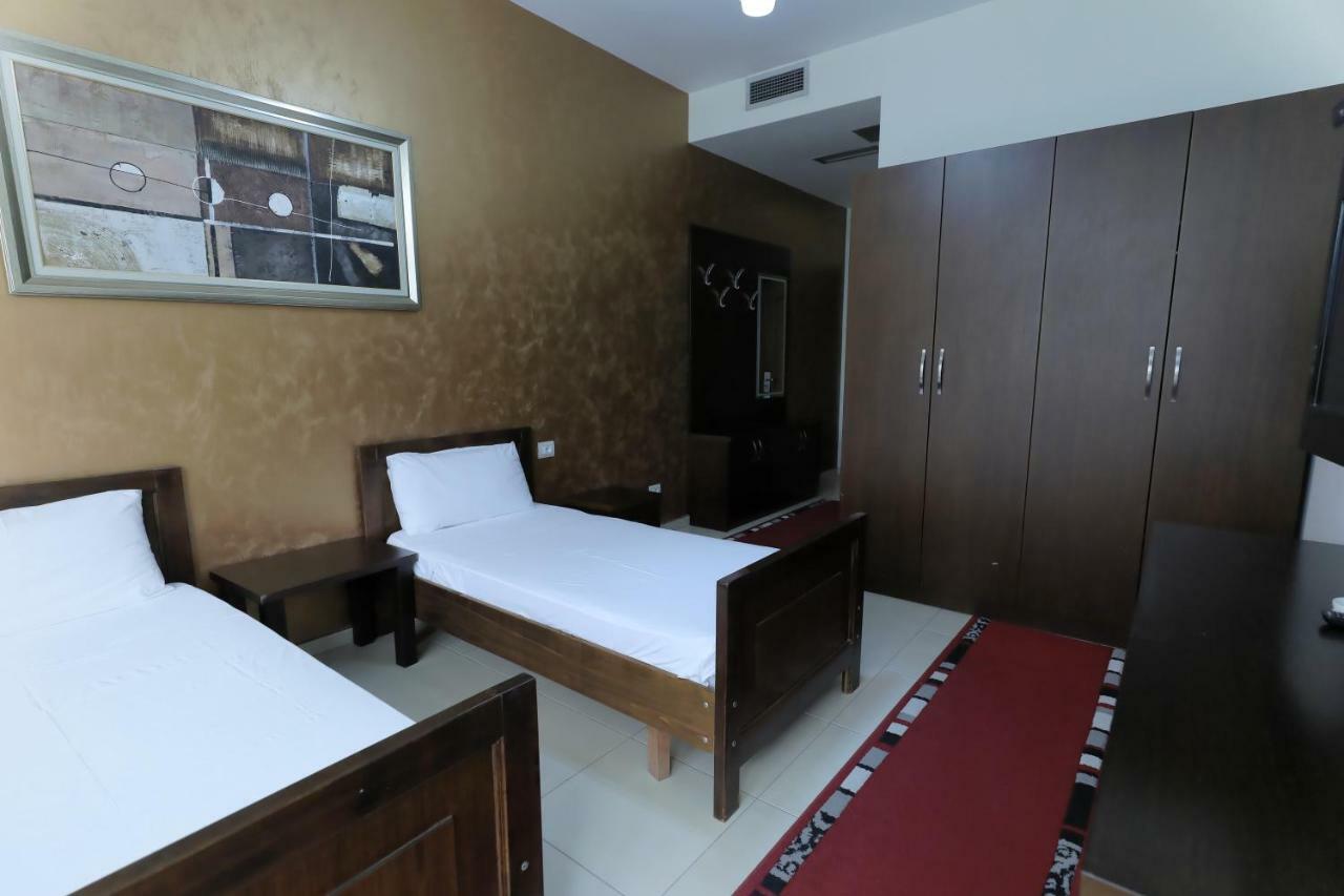 Hotel Gjuta Тирана Екстериор снимка