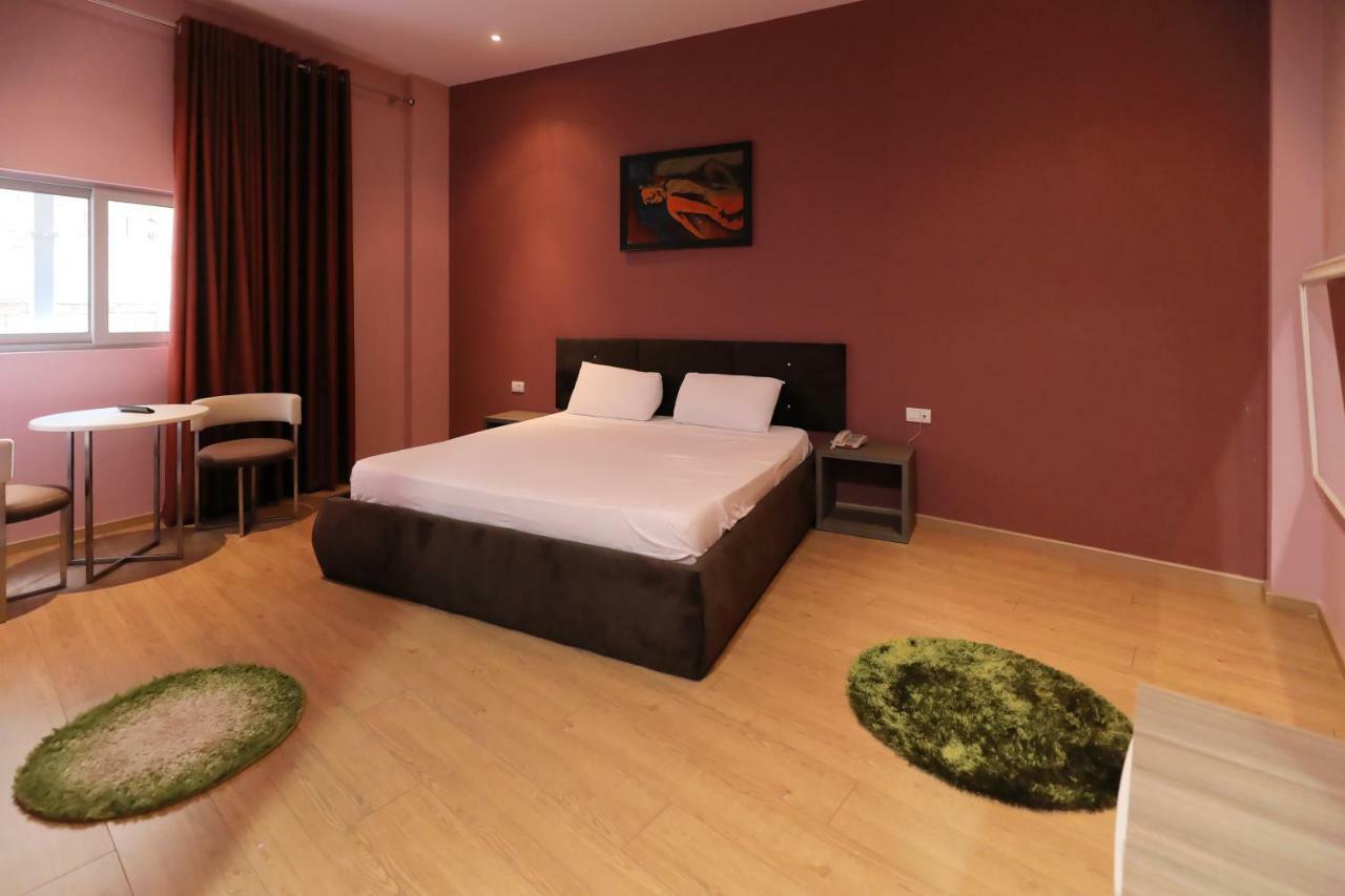 Hotel Gjuta Тирана Екстериор снимка